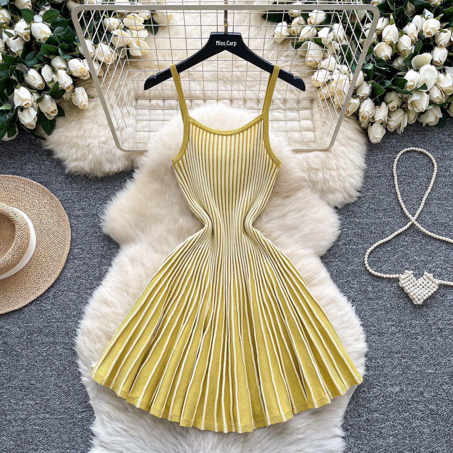 

Noble Sense French Retro Autumn Dress: Spaghetti Strap, Waist-Cinching, Slimming Pleated Stripe Knit, 2025 Women s Collection One Size жёлтый