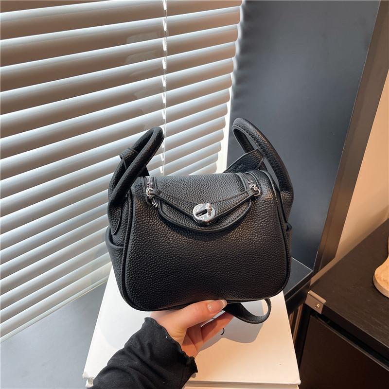 Niche bag pillow bag women's new fashion versatile shoulder messenger bag portable small square bag