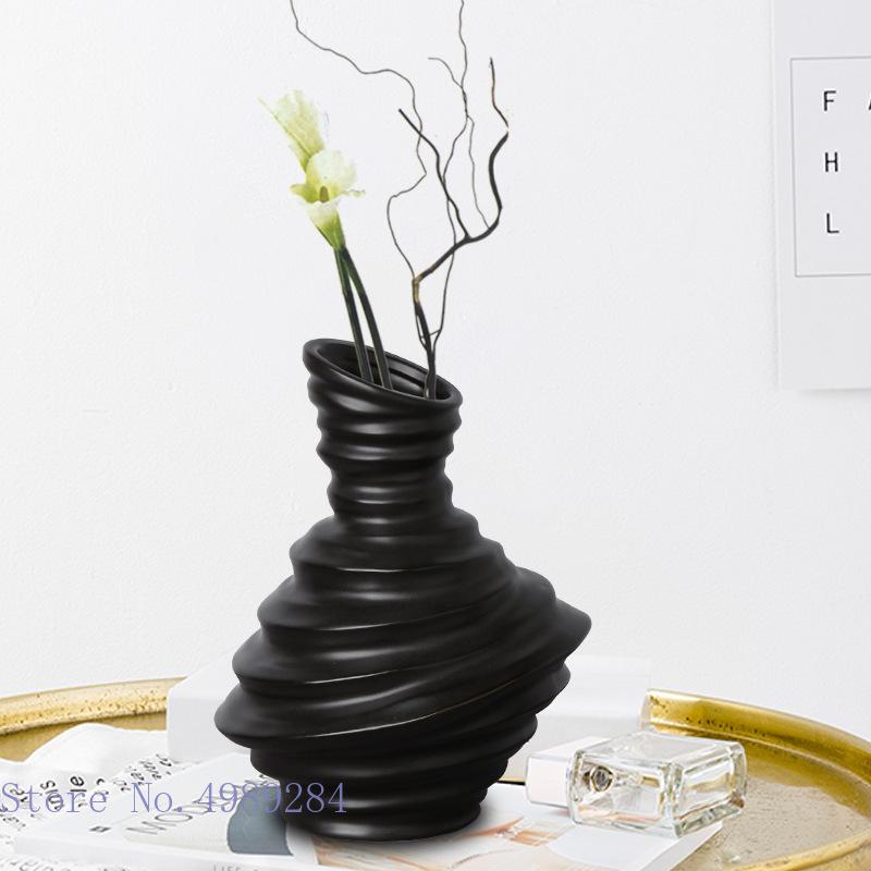 

Ceramic Vase Black and White Spiral Striped Folds Vase Abstract Handicraft Ornament Home Decoration Accessories Vases Pots