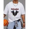 T-shirt con Testa di Lupo Liberata Bianca Tre Lupi Neri con Catene e Occhi Rossi Design Grafico per Abbigliamento Casual e Street Style