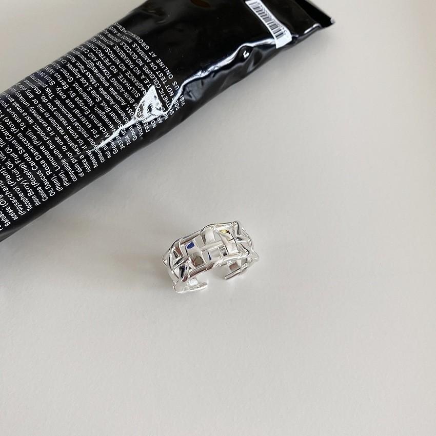 Elegant Geometric Design Copper Ring For Women With Unique Openwork Pattern