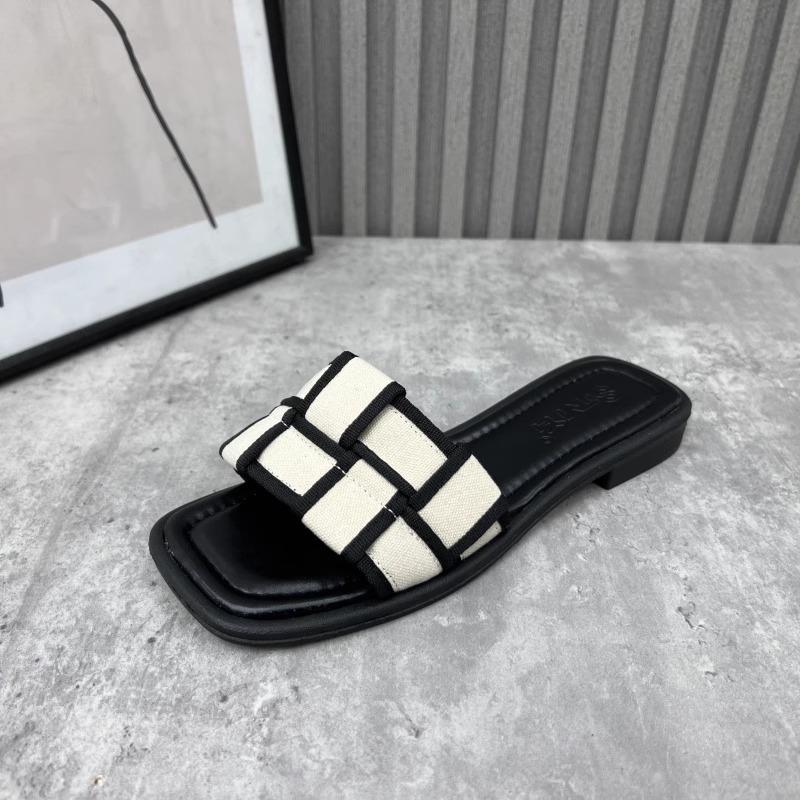 Internet Celebrity Super Fire Small Fragrant Style Slippers Female Summer Wear Fashion Fairy Style 2025 New Flat-bottomed Beach French Sandals