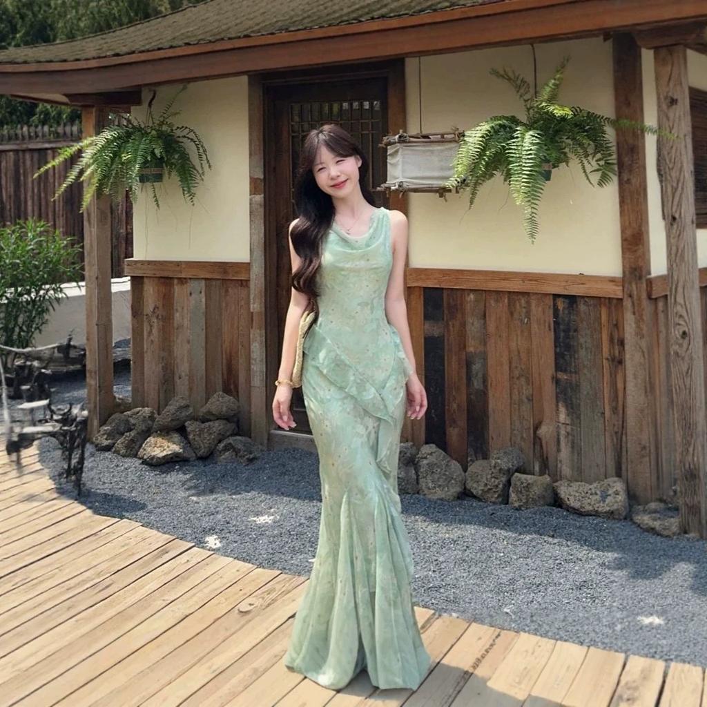 Huajian mermaid, suspender floral skirt, long skirt, slim-fitting dress, diagonal-cut fishtail skirt.