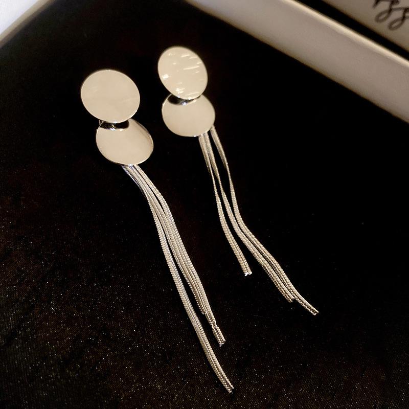 Premium sequined fringed silver needle earrings, one pair of elegant niche earrings.