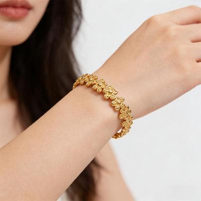 Europäisch-Amerikanisches Offenes Armreif-Armband mit Gold-Blumenblatt - Damen-Armband aus Edelstahl.