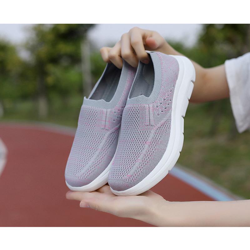Outdoor Lightweight Travel Shoes with Soft Soles and Breathable Casual Middle-aged Men's and Women's Shoes with New Mesh Surfaces