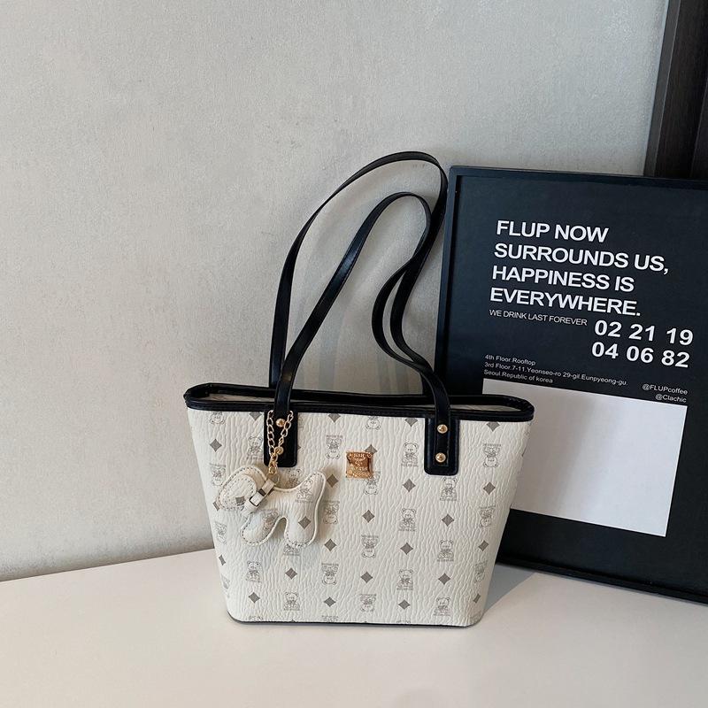 Tote bag women's large capacity 2025 new summer versatile shoulder bag casual fashion college student class commuter bag