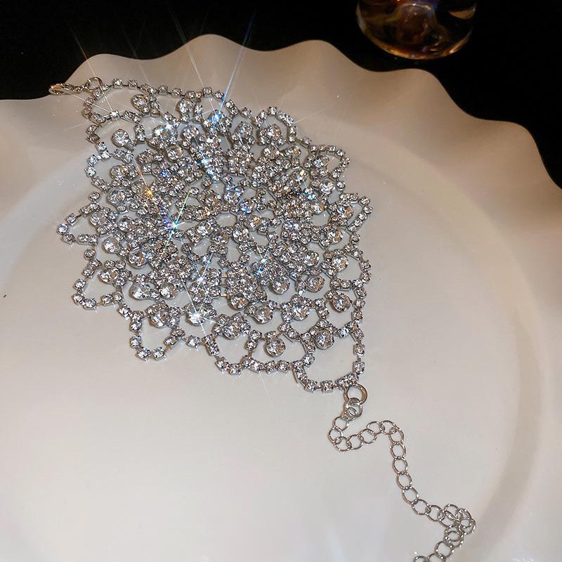 European and American diamond-encrusted flower hollow bracelet light luxury bracelet exquisite jewelry