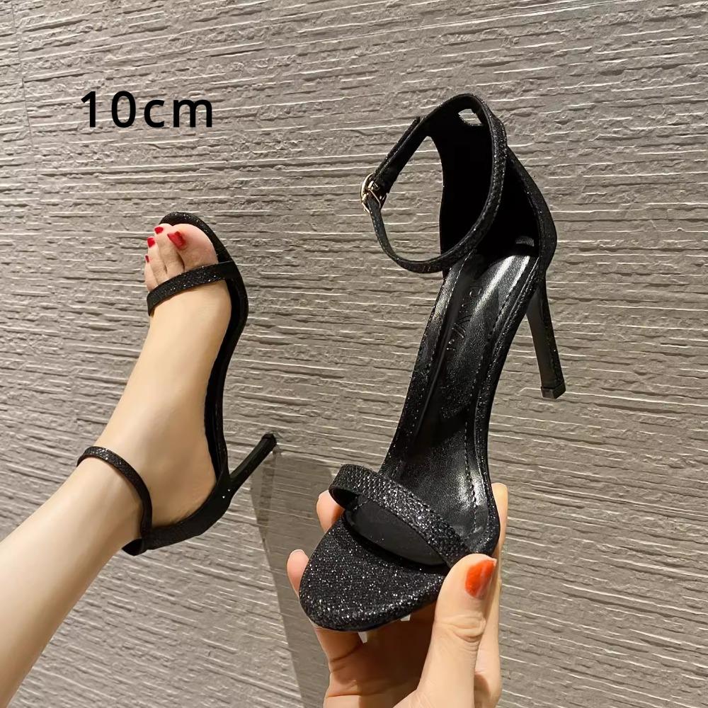 Женские сандалии с серебряным ремешком — фото 21