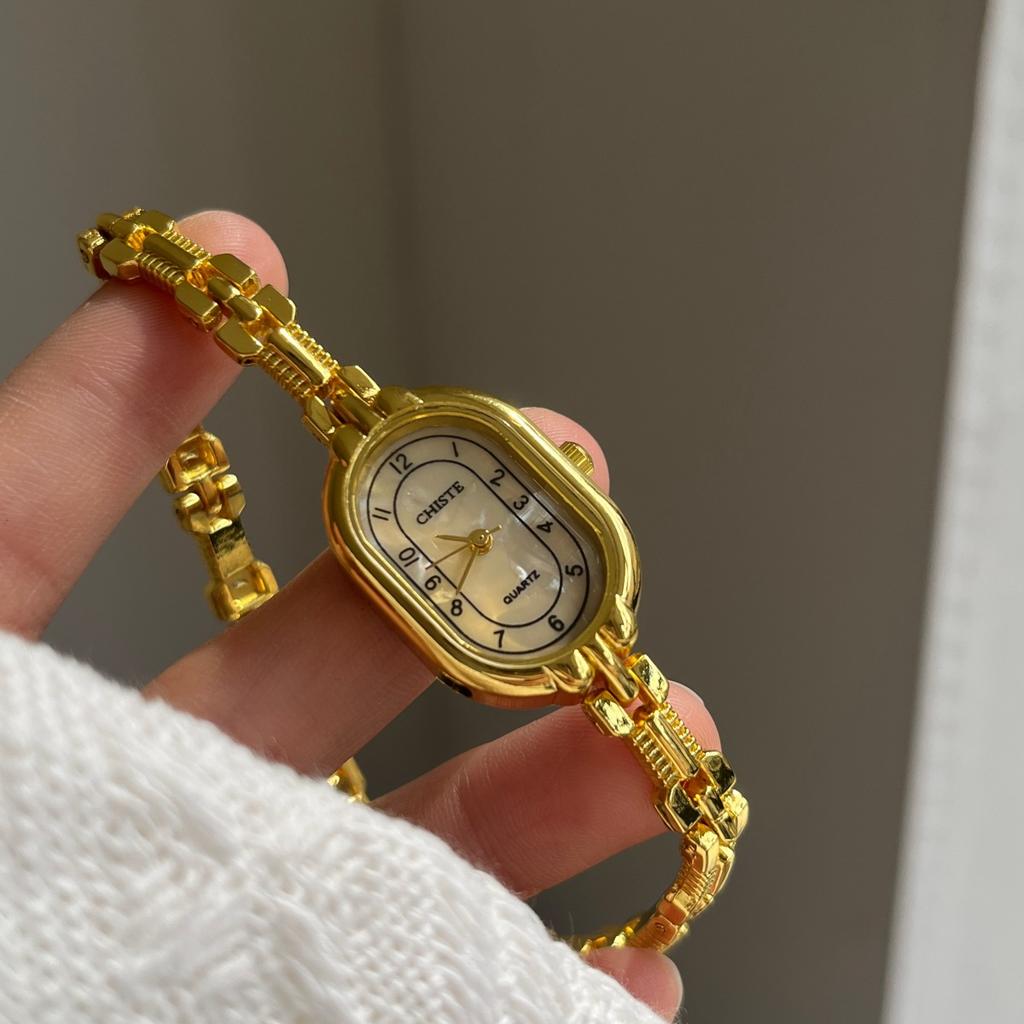 New Retro Gold Bracelet Women's Watch Light Luxury Ladies Wristwatch Fashion Waterproof Women's Quartz Watches Montre Femme
