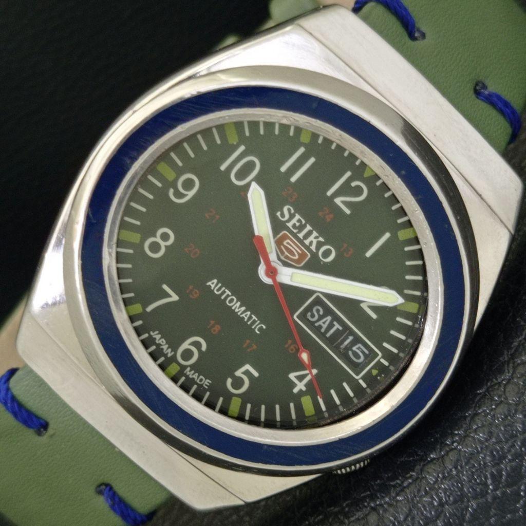 

SEIKO 5 AUTOMATIC JAPAN MENS 7009A VINTAGE GREEN COLOR DIAL WATCH a702354-5 R124-a702354