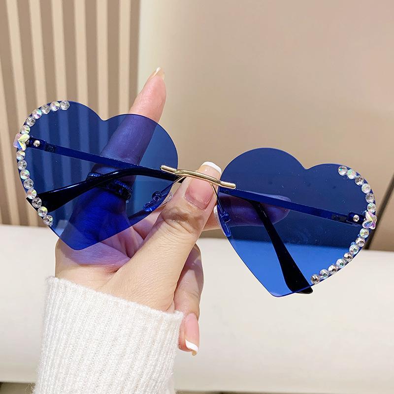 UV400 Shades Metal Frame Love Heart Glasses Rimless Eyewear Lightweight Heart Sunglasses For Beachwear Outdoor Activities Women