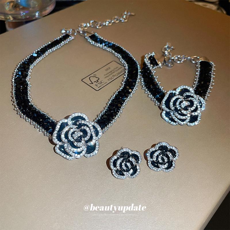 European & American Rhinestone Floral Earring Necklace Set - Chic Geometric Design with Clavicle Chain.