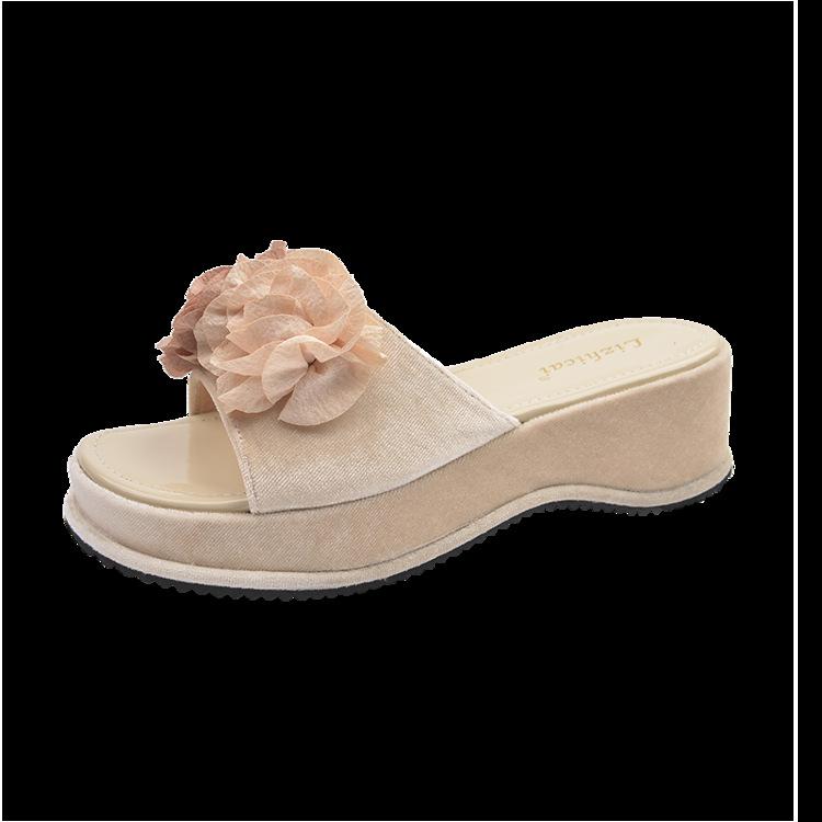 

Slope heel cool slippers women s summer outer wear 2025 new thick bottom height increase small man with skirt seaside vacation one-word 39