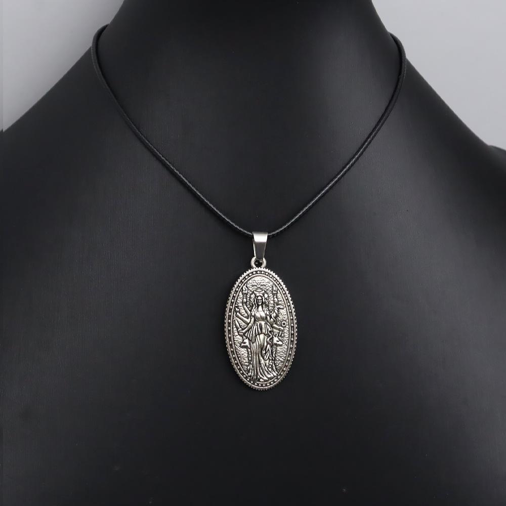 Collar con Colgante Unisex Laberinto de la Luna de la Diosa Hécate: Estilo Streetwear Versátil Europeo-Americano