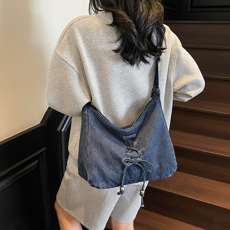 Lässiger Stil große Kapazität Umhängetasche 2026 neues Nischen-Design Jeansstofftasche Premium-Textur Crossbody-Tragetasche