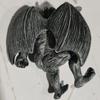 Gothic Gargoyle Fence Hanger Resin Dragon Winged Gargoyle Ornament Climbing Gargoyle Figurine for Garden Wall Porch Railings And Patio Decoration