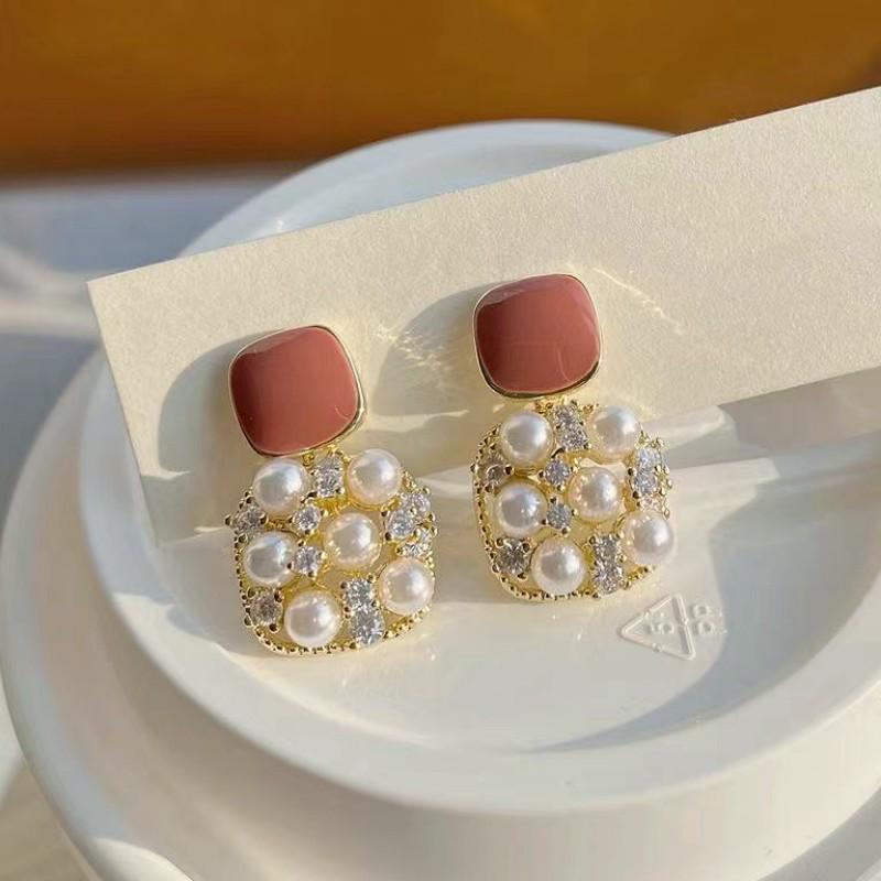 Korean Elegant Pearl Stud Earrings for Women: Versatile, High-Class Style Jewelry