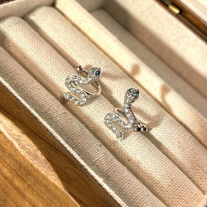 

Циркон в форме сердца, серьги-клипсы в виде змеи, нишевые серьги с персонализированным дизайном, женские серьги в стиле легкой роскоши и высокого класса