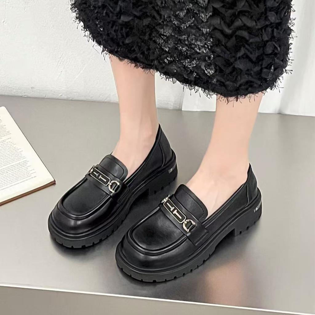 Brittiska små läderskor med platt botten och runt huvud för dam 2025 nya våren pendling mångsidiga loafers retro enkelskor