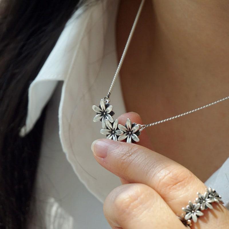 Project Arthur Ipheion (triple Nacklace)