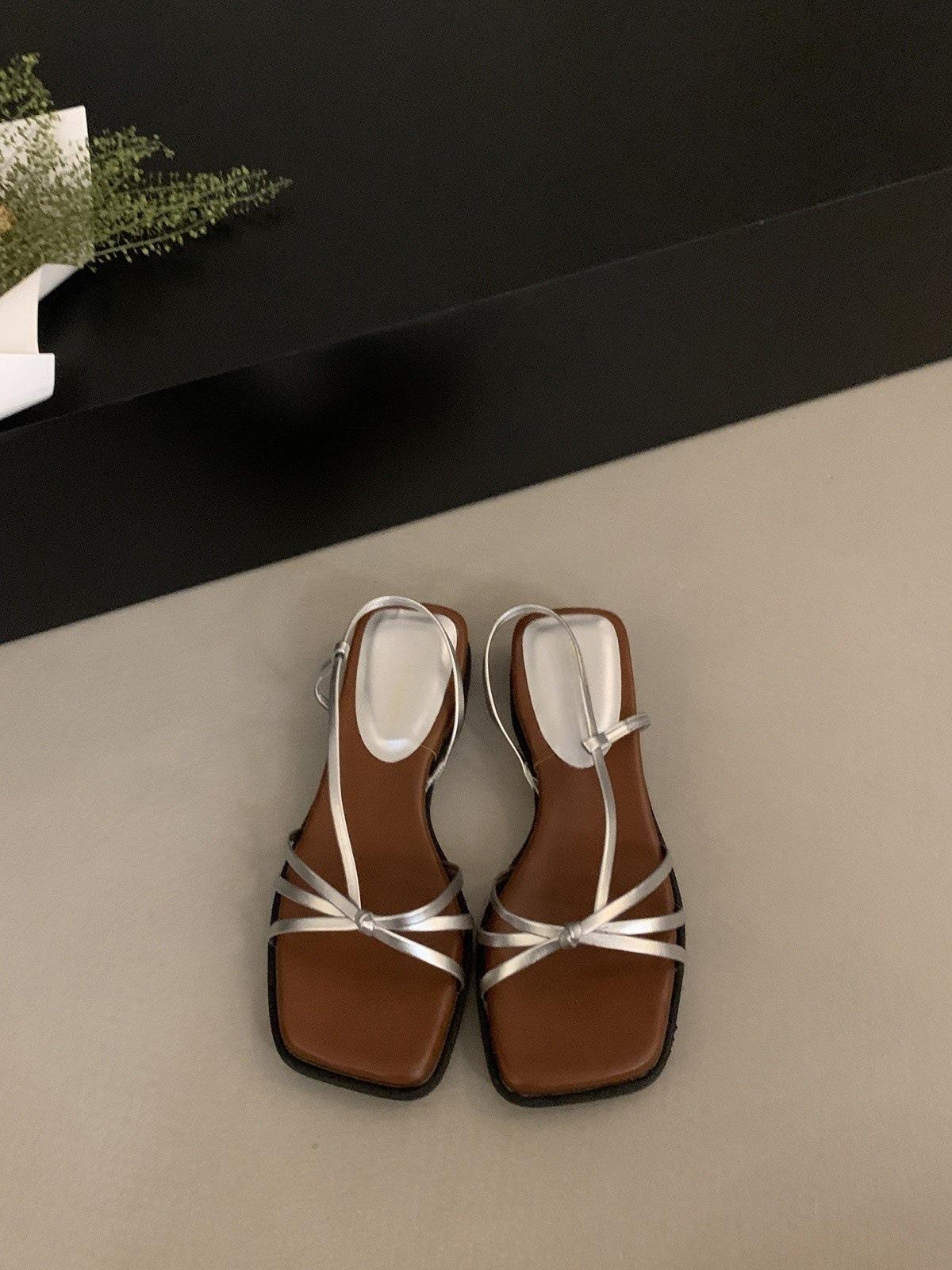 

French platform one-word strap sandals fairy shoes 2025 new summer with skirt beach vacation roman shoes 40