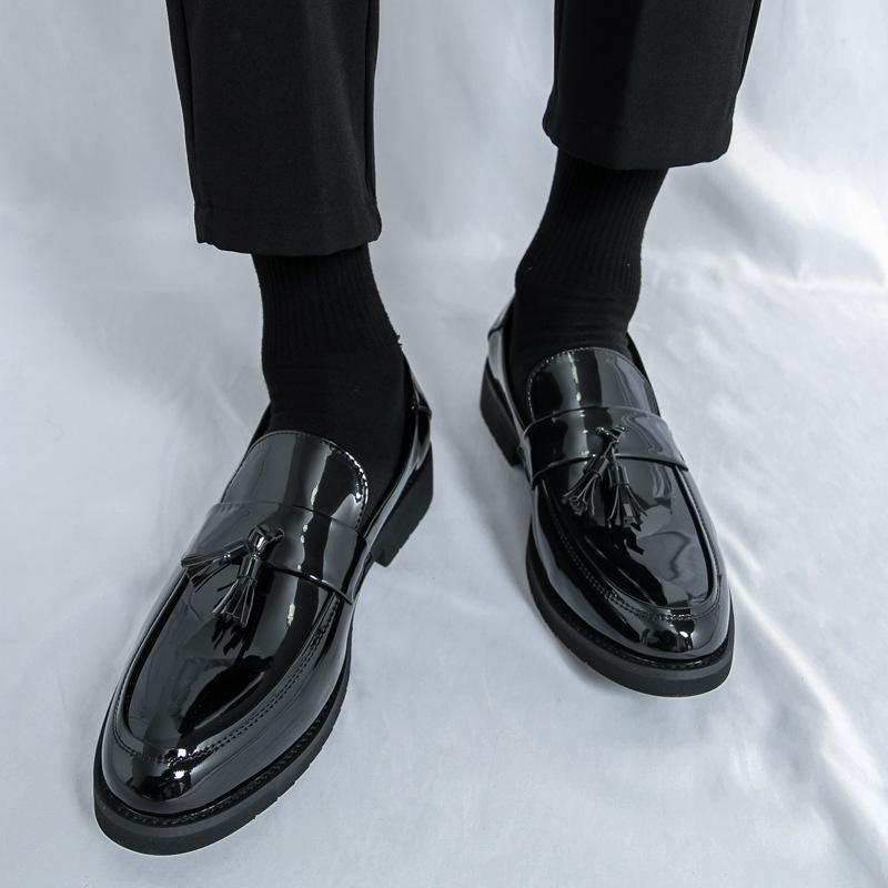 Frühling und Herbst Britischer Stil Ein-Pedal Lazy Loafers Herren Business Casual Lederschuhe Fransen Retro Übergröße Herrenschuhe