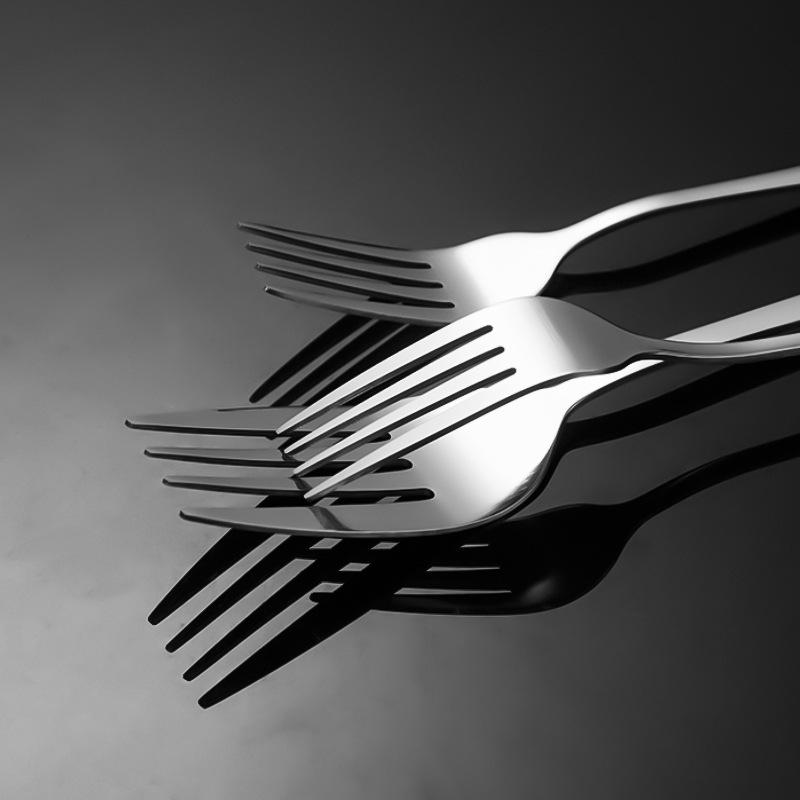 Robustní nerezová příborová sada 1010 ve westernovém stylu: Nůž, vidlička a míchací lžíce na steak a stolování.