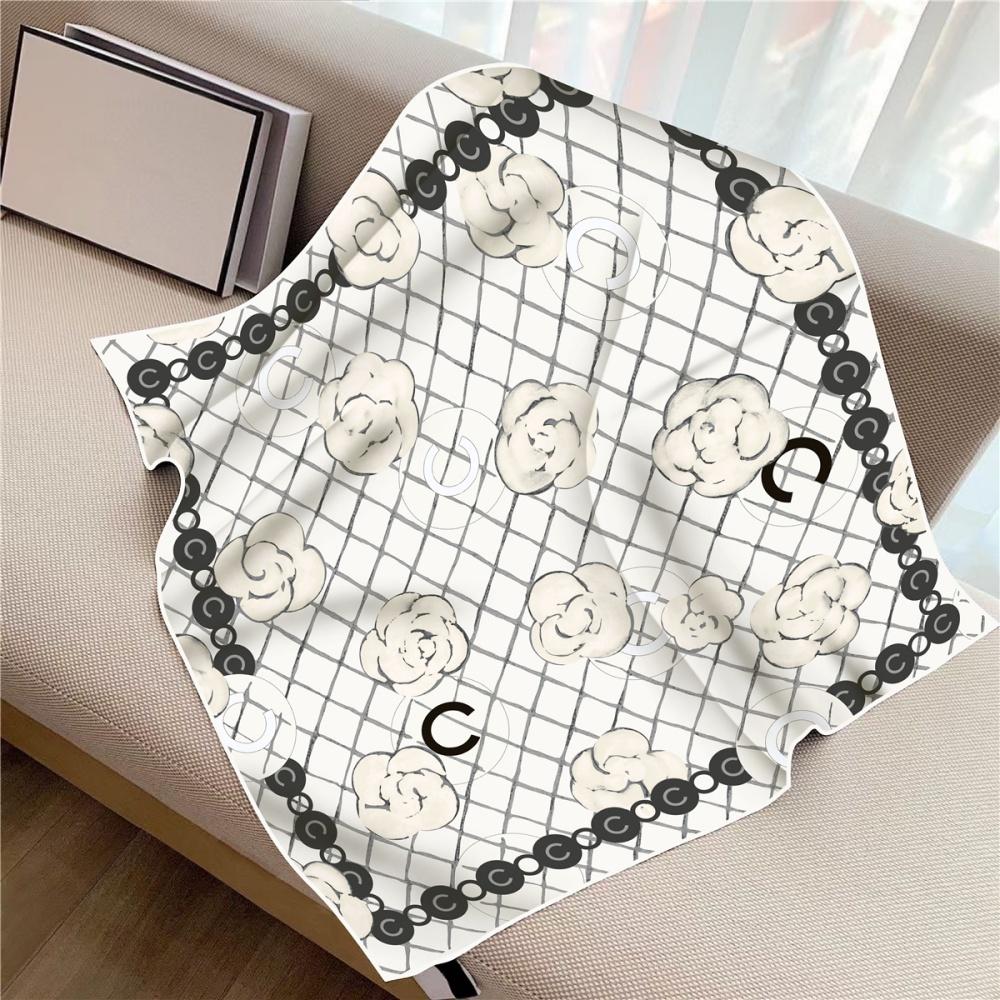 New Design Letters Flowers Printed Twill Silk Scarf Square Scarves Lady Wraps Kerchief Woman Neck Shawl Wraps Echarpes 90Cm