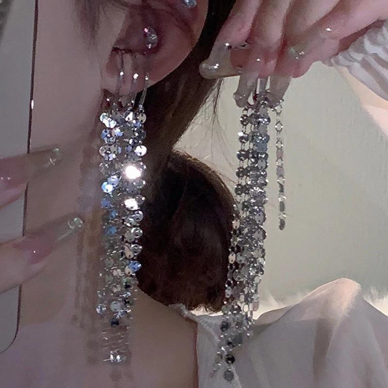 

Luxury Sparkling Sequin Long Tassel Ear Cuff - Non-Piercing Clip for Women