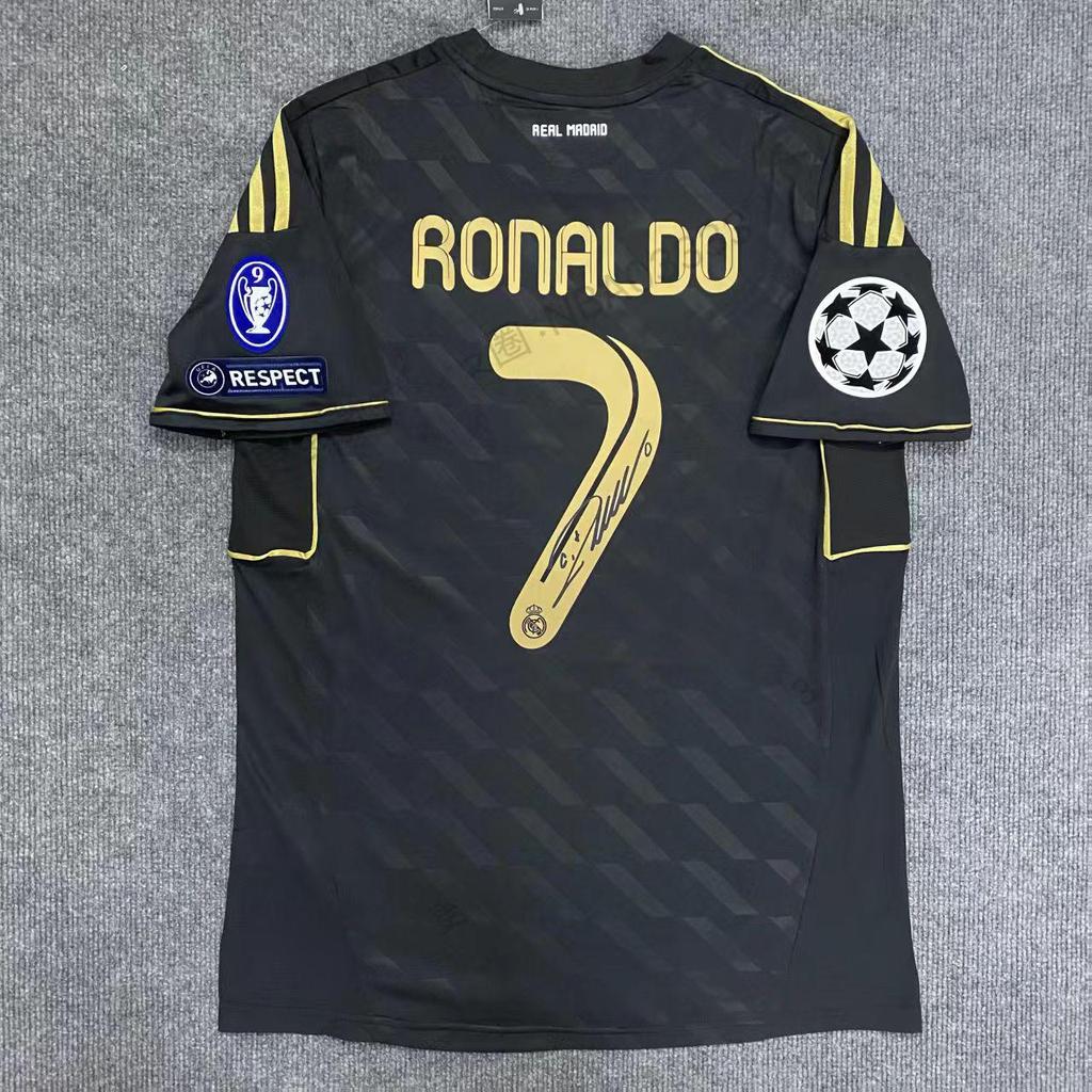 Podepsané retro fotbalové dresy: Real Madrid, Barcelona, Argentina, Portugalsko, Arsenal, Chelsea, Inter Milán, Manchester City Edice.