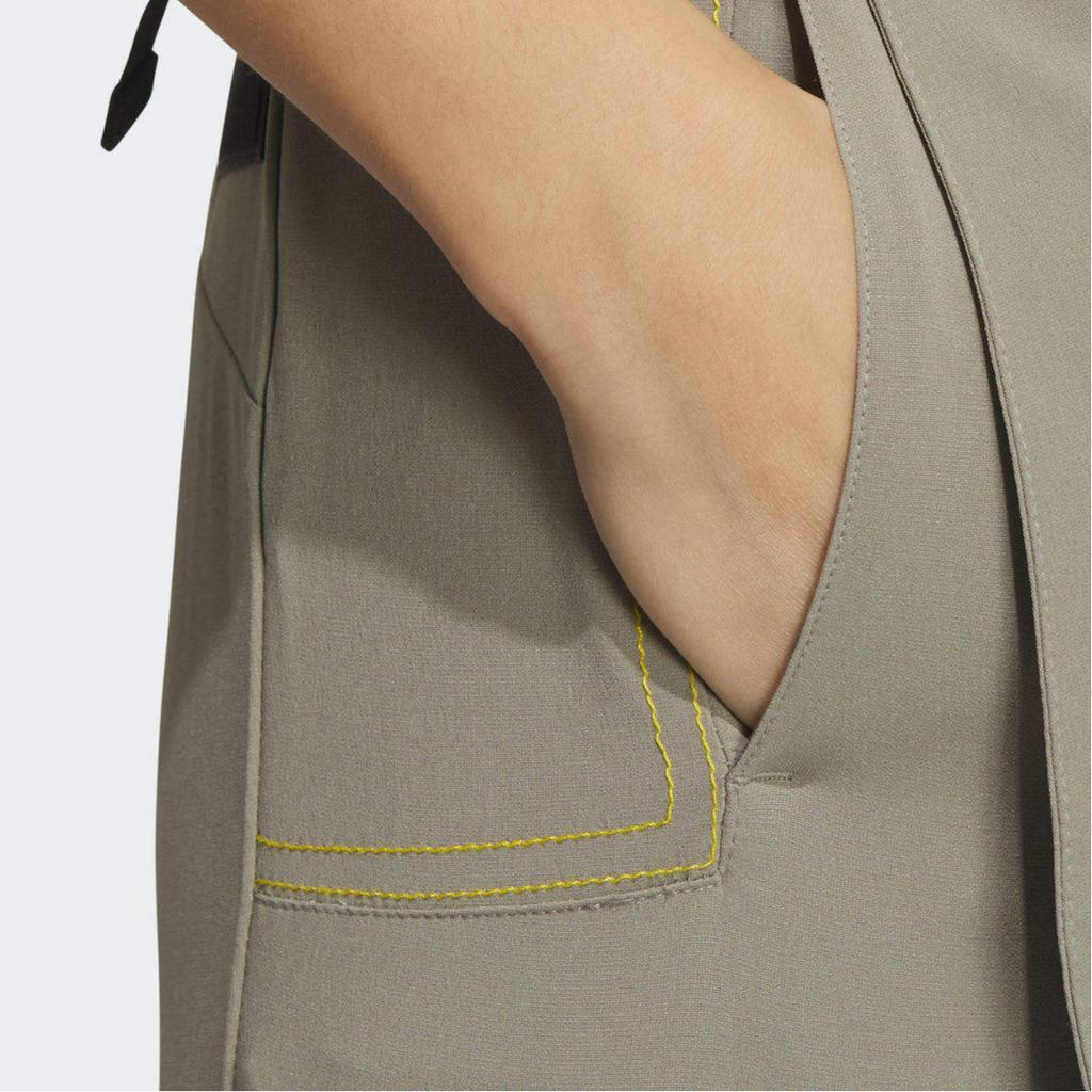 adidas Fustă de exterior confortabilă, sport, casual, pentru femei, rezistentă la vânt, cu absorbție a umidității, hidrofobă, Pebble-Silver-Gray IS9530