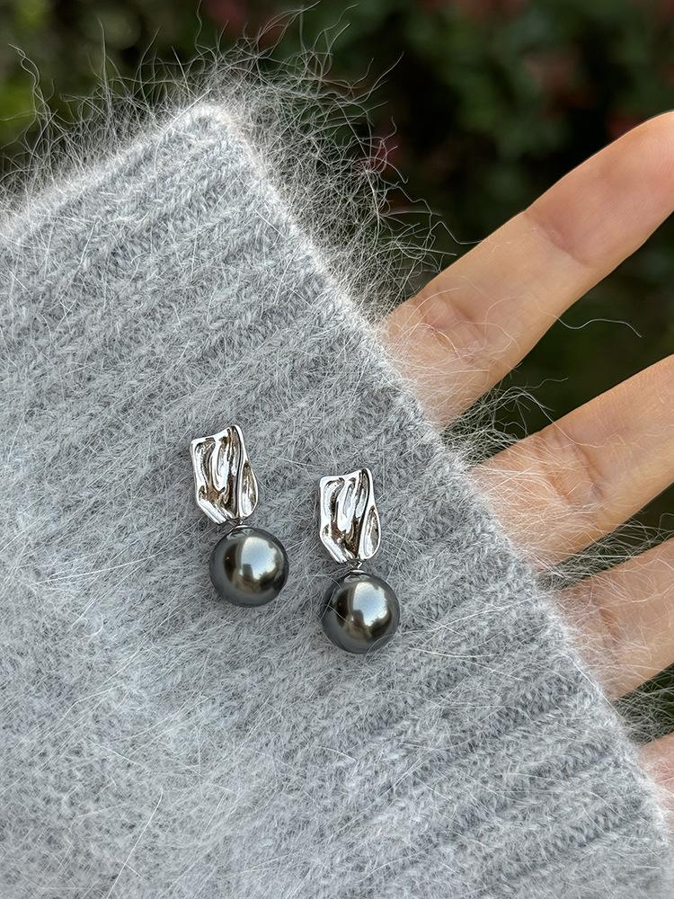 

Cold French Pleated S Sterling Silver Pearl Pendant Earrings Premium Temperament Retro Earrings Women