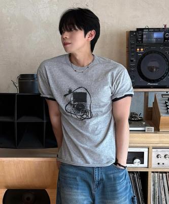 MAISON MINED Mp3 Graphic Layered Half T Melange Gray