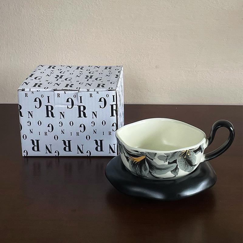 

Нишевый дизайн, керамическая чашка и блюдце, набор, кружка для дома и офиса, средневековая кофейная чашка, ощущение легкой роскоши и высокого класса 250ml