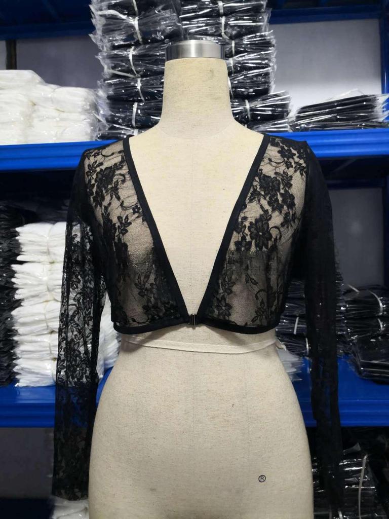 Transparenter, kurzer Cardigan aus Netzstoff mit langen Ärmeln