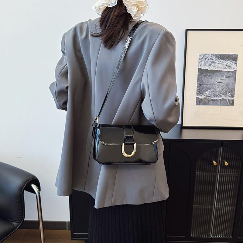 Pu Retro Shoulder Bag For Women With Magnetic Closure And Cell Phone Pocket