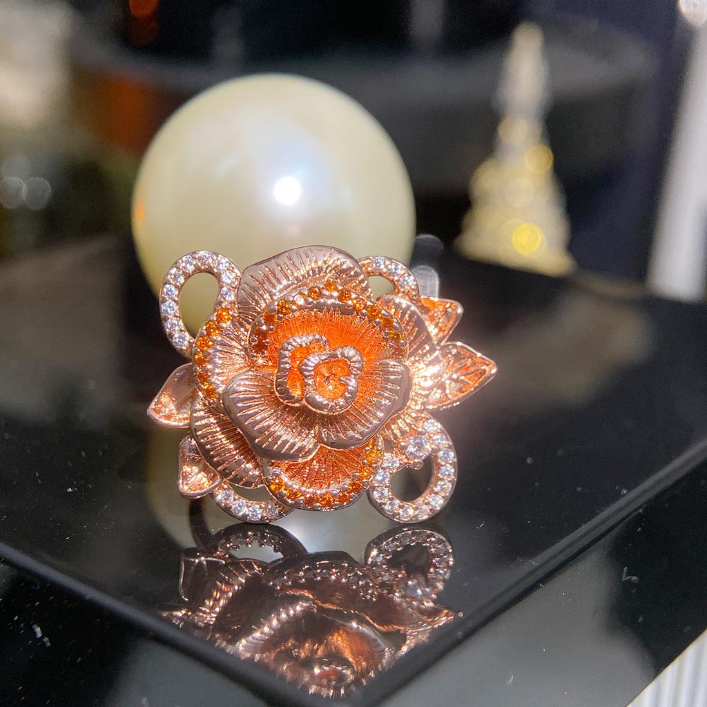 2026 European and American Niche Retro Rose Ring Women, Rose Gold Plated, Hand Brushed Inlaid Zirconium Ring