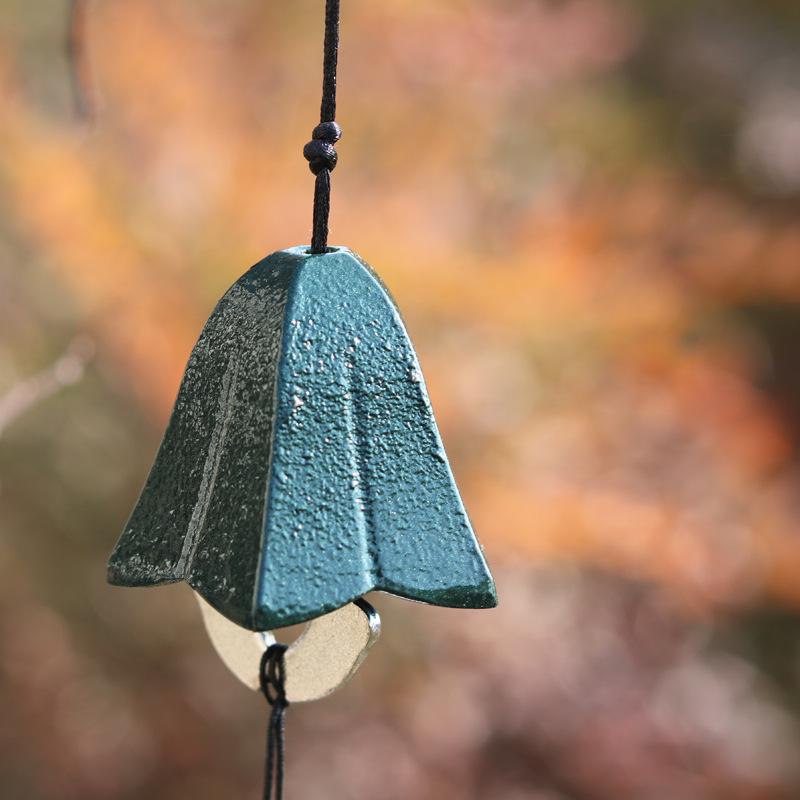 Asian Style Cast Iron Wind Chime: Retro Outdoor Balcony or Camping Ornament Bell