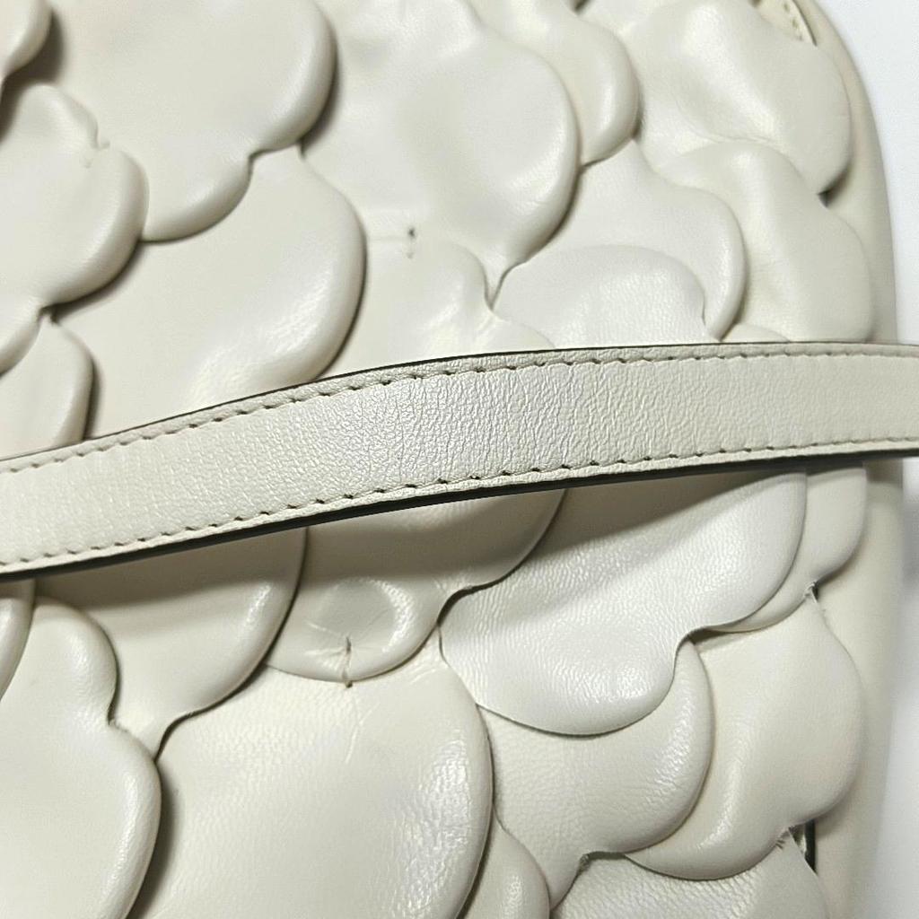 [Pre-Owned] Atelier 3D Effect Petal Leather Messenger Bag - Very Good #8MSH7O