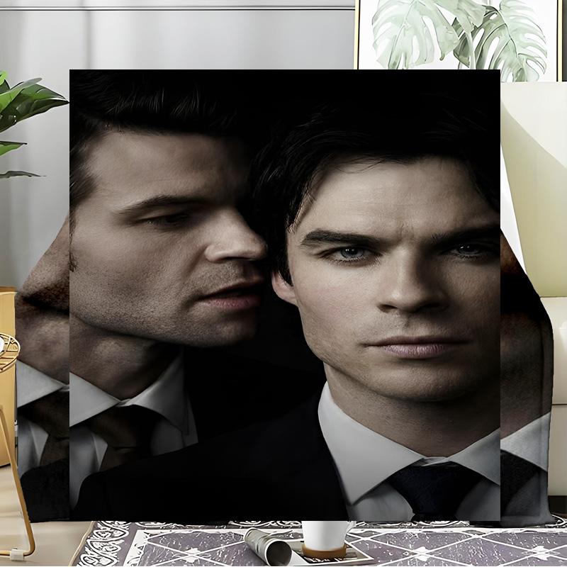 Coperta Morbida Damon Salvatore Romance in Flanella per Divano, Interno, Campeggio, Soggiorno, Ufficio, Sedia e Letto Morbido Regalo di Compleanno