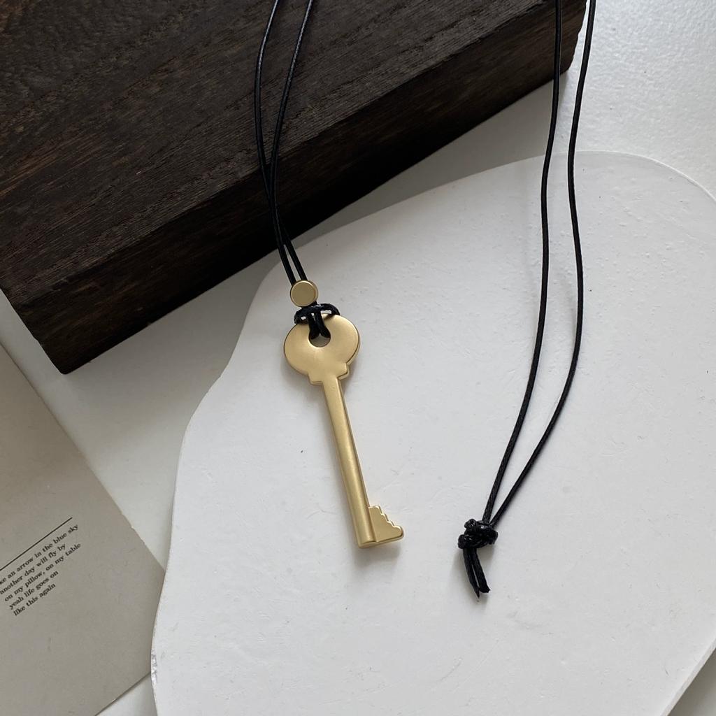 Metal Key Shaped Pendant Necklace For Women Girls Simple Long Wax Rope Sweater Chain Fashion Accessory New Gifts