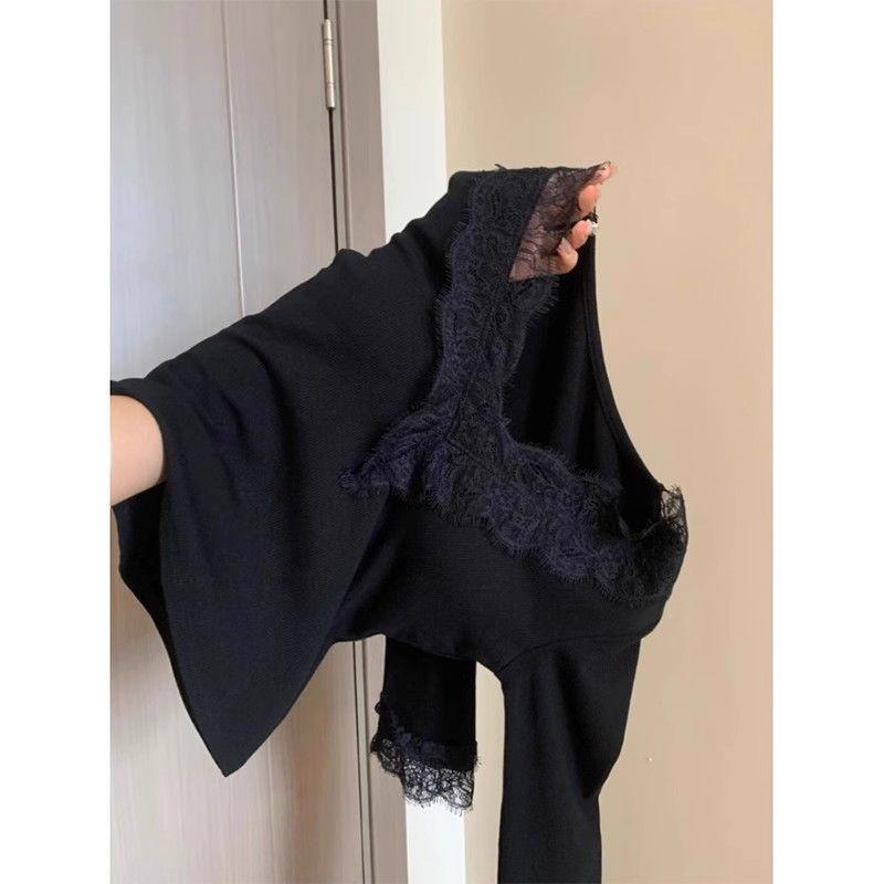 Elegant Lace V-Neck Long-Sleeve Women's Top - Autumn Slim Fit, Luxurious Inner Layer