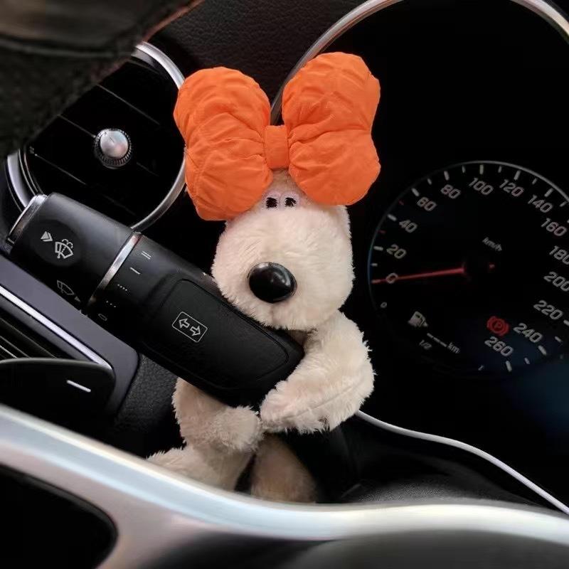 Auto-Dekorationspuppen, Piloten-Pawdog-Lenklichter, Scheibenwischer-Yellow-Schild-Ornament, niedlicher Schleifenhund, Auto-Wischer-Puppe, Innenzubehör