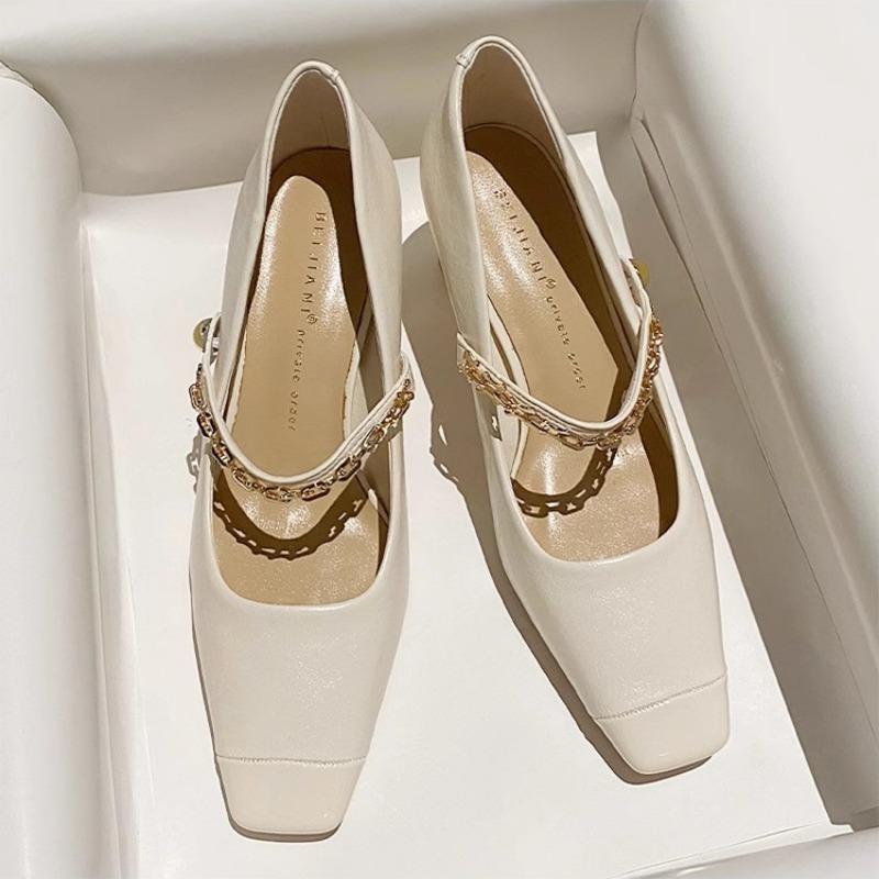 Mode Damen Schuhe mit grobem Absatz Herbst Neu Flachmund Leder Metallkette Rutschfest Verschleißfest Low-Top Schuhe