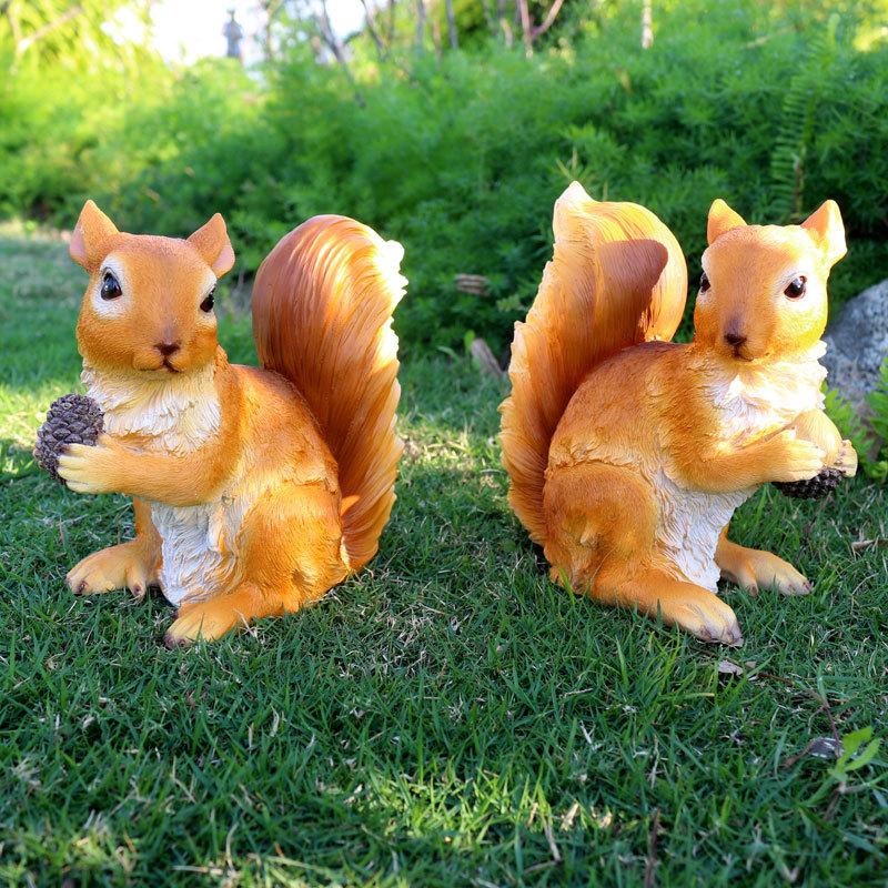 Kreative Outdoor-Harz-Eichhörnchenfigur Simulation Tierkunstwerk als Dekoration