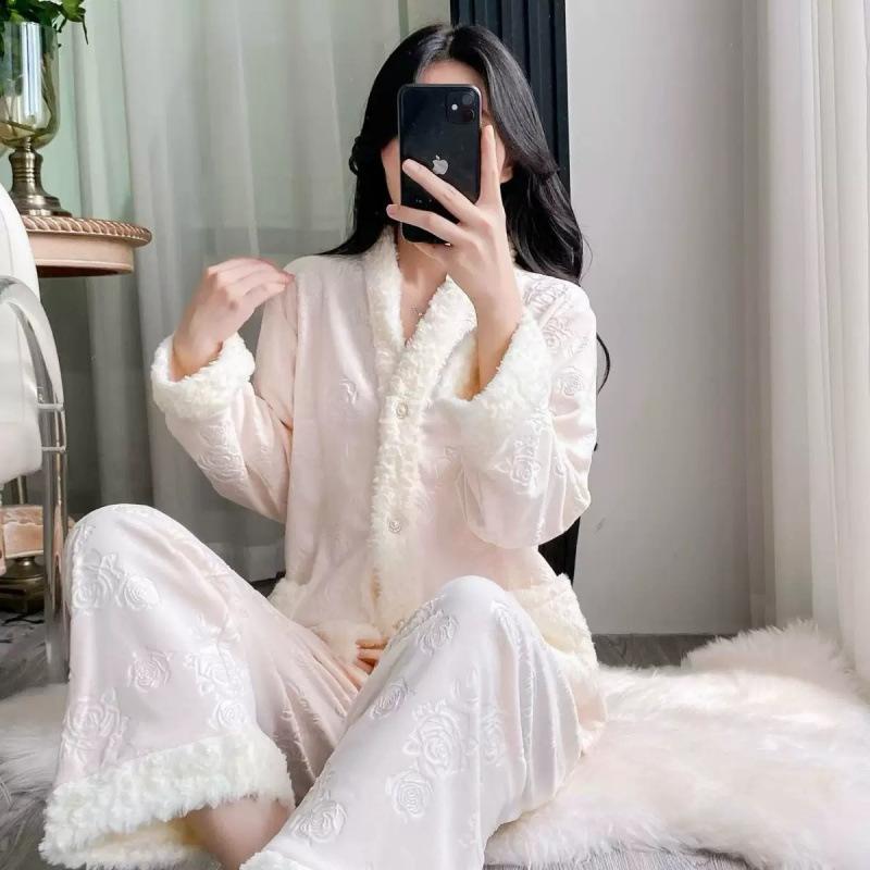 1011 autumn and winter new island velvet pajamas women's small fragrant wind fur collar thickened warm double-sided velvet loungewear set