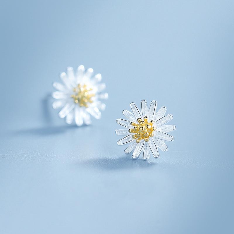 New Korean Daisy Flower Hoop Earrings For Women Simple Fashion Sunflower Butterfly Zircon Earring Party Wedding Jewelry
