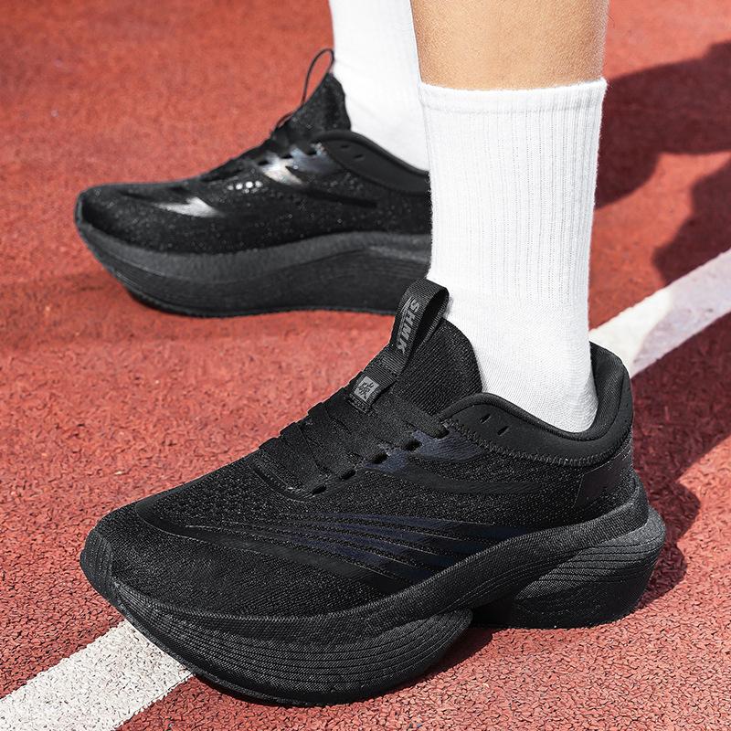 Mesh breathable women's year new comfortable daily outdoor men's sports shoes running shoes domestic