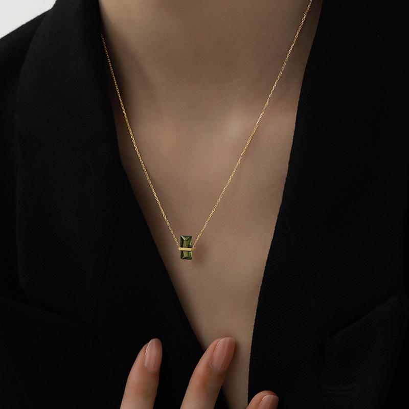Coreano Semplice Verde Oliva Quadrato Cristallo Ciondolo Acciaio Titanio Collana Regalo Donna Banchetto Gioielli Collana 2023